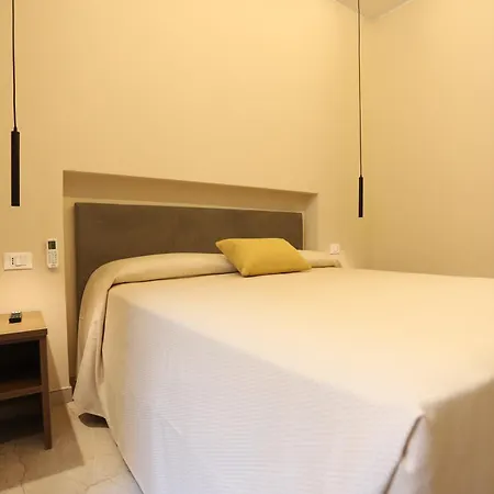 Palazzo Campisi 4* טרופאה