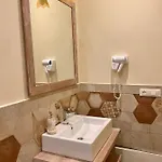 Konukevi Palazzo Campisi 4*